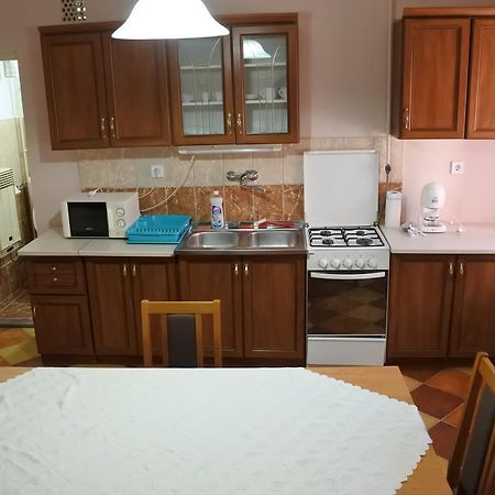 Kisasszony Apartman 埃格尔 外观 照片