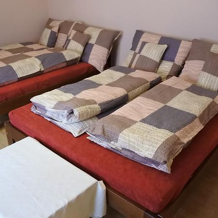 Kisasszony Apartman 埃格尔 外观 照片