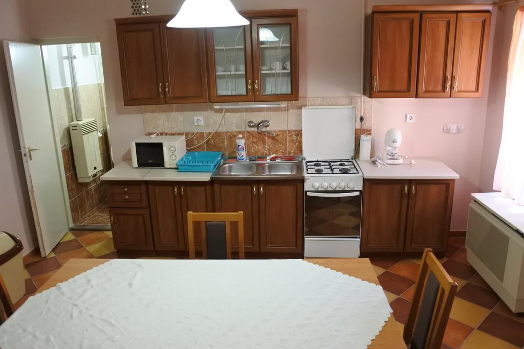 Kisasszony Apartman 埃格尔 外观 照片