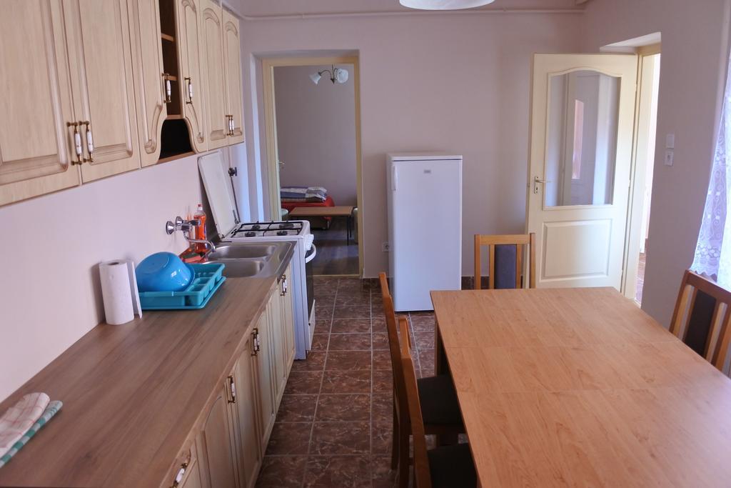 Kisasszony Apartman 埃格尔 外观 照片