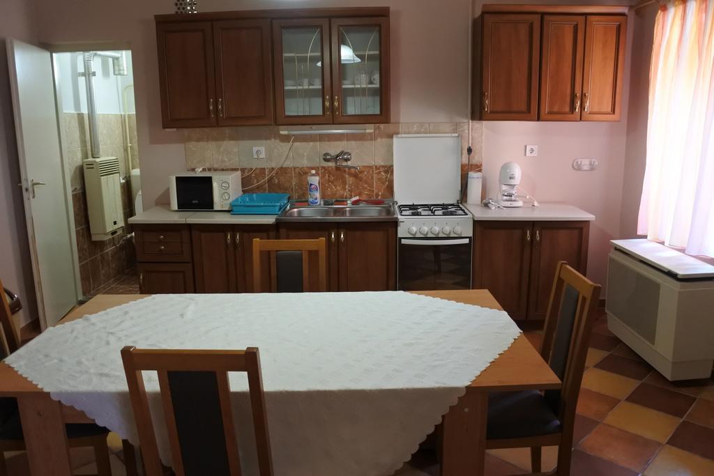 Kisasszony Apartman 埃格尔 外观 照片