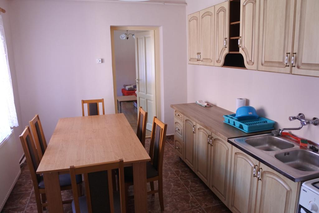 Kisasszony Apartman 埃格尔 外观 照片