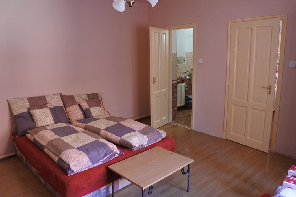 Kisasszony Apartman 埃格尔 外观 照片