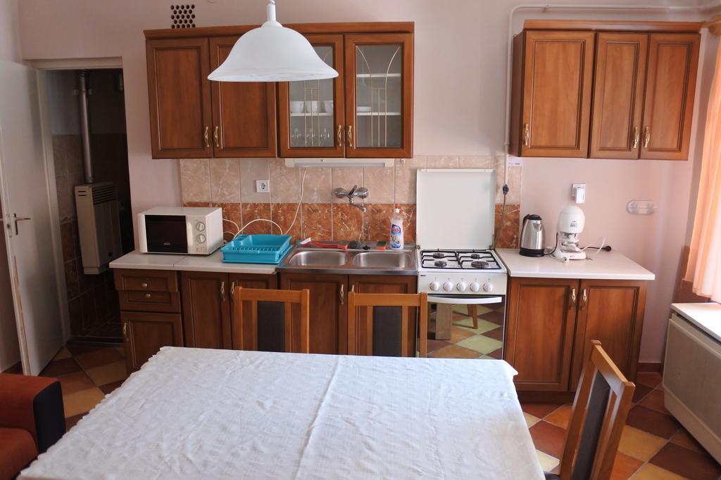 Kisasszony Apartman 埃格尔 外观 照片