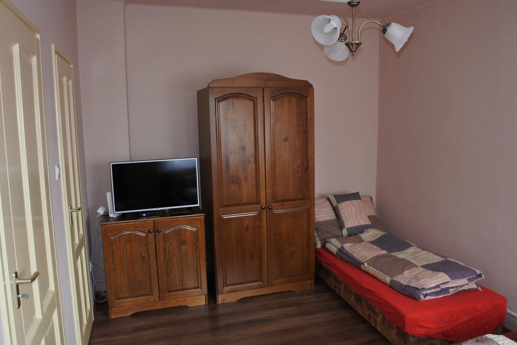 Kisasszony Apartman 埃格尔 外观 照片