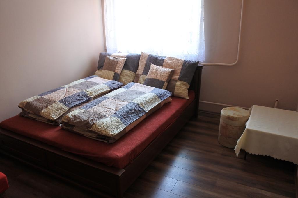 Kisasszony Apartman 埃格尔 外观 照片