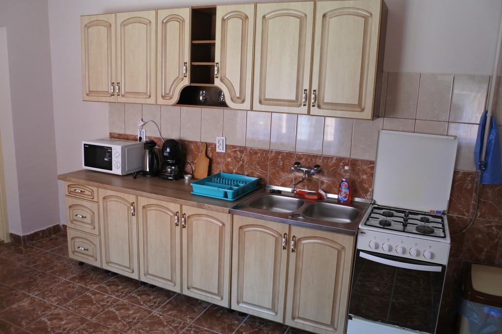 Kisasszony Apartman 埃格尔 外观 照片