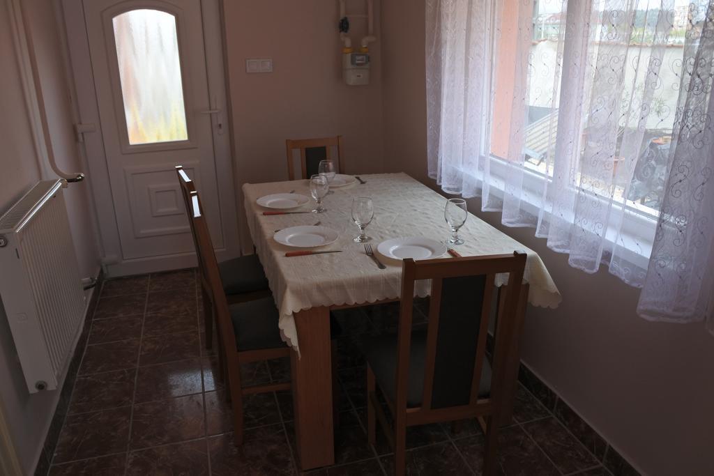 Kisasszony Apartman 埃格尔 外观 照片