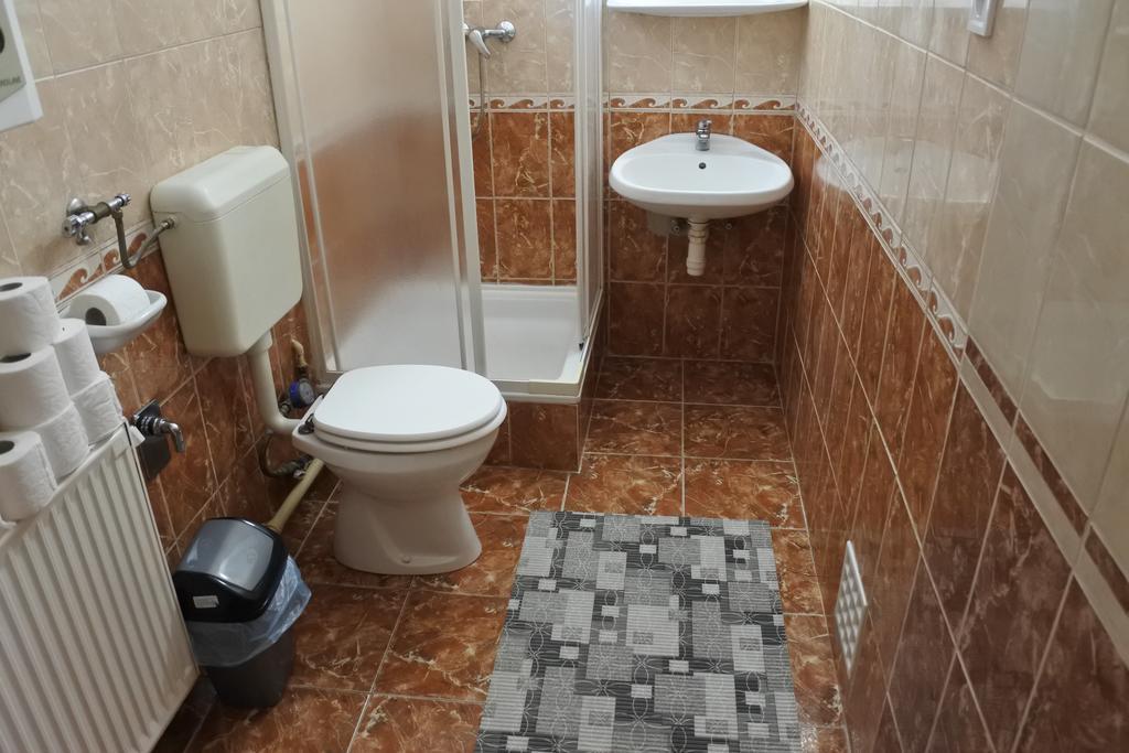 Kisasszony Apartman 埃格尔 外观 照片